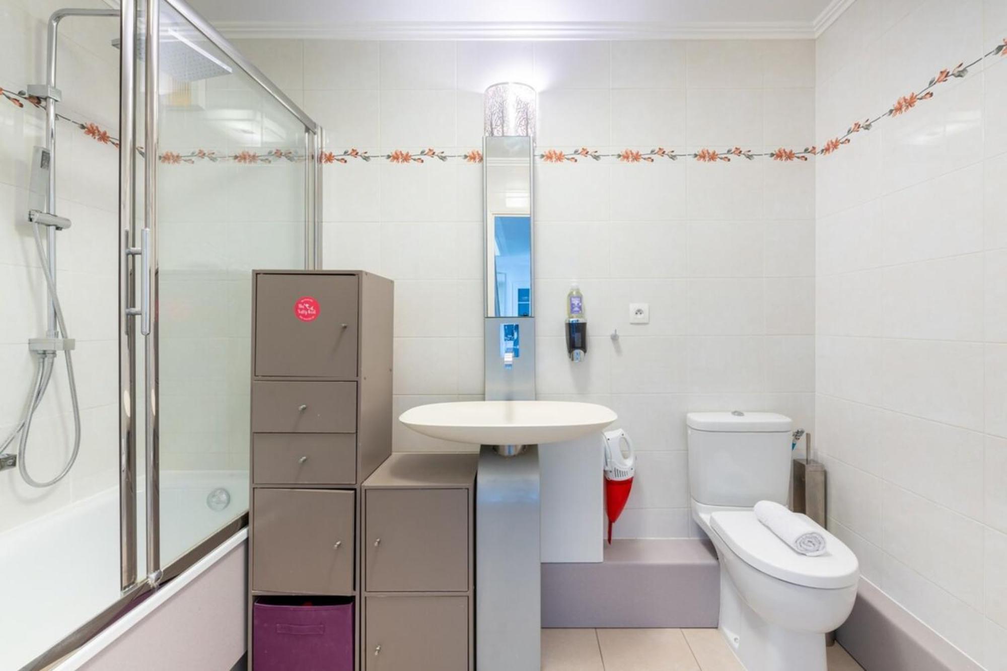Appartamento Tranquil 3bd Flat W Chic Patiobnfolympiades